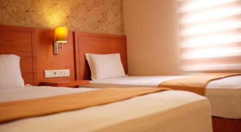 Amaya Suites Hotel Kejayan Exterior photo